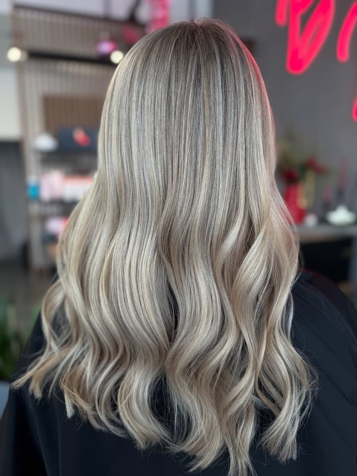 Profesjonalna praca w salonie Beauty Bar