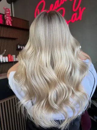 Jednolity jasny blond od nasady — Beauty Bar Białystok