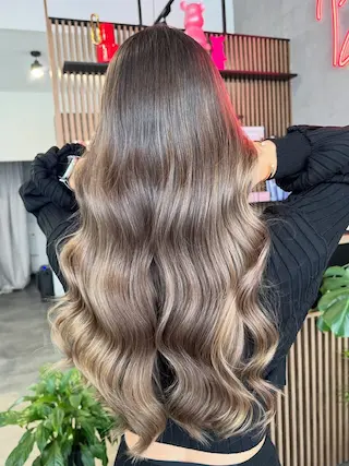 Profesjonalna praca w salonie Beauty Bar