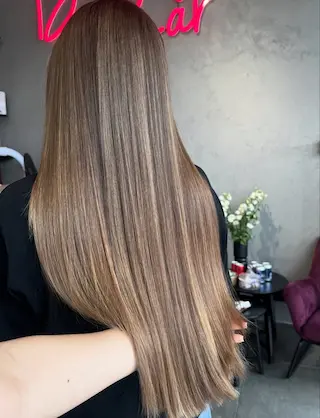 Wyrównany ciemny brąz po korekcie koloru — Beauty Bar Białystok
